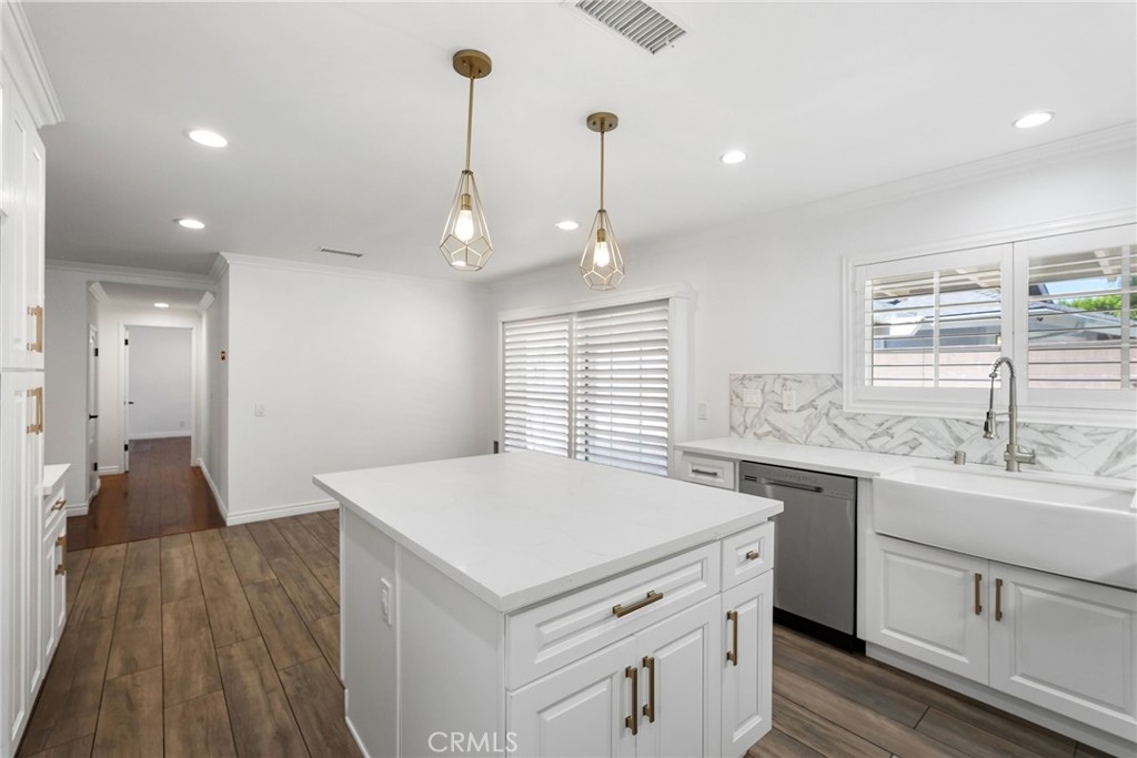10811 Des Moines Property Photo 18