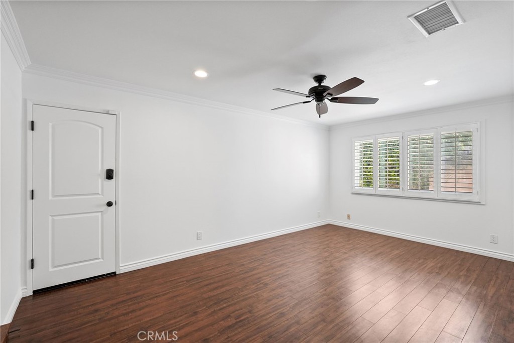 10811 Des Moines Property Photo 20