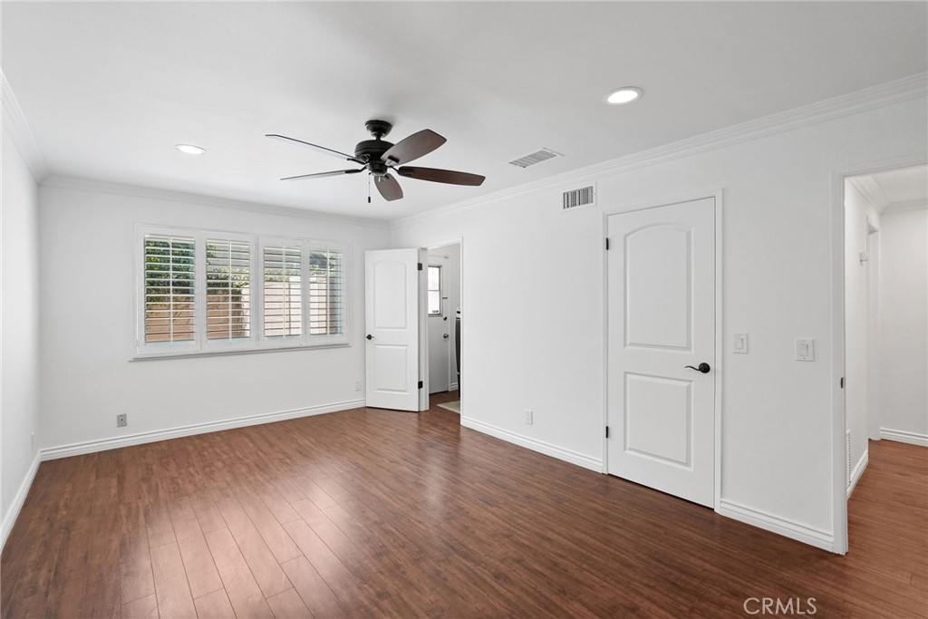 10811 Des Moines Property Photo 21
