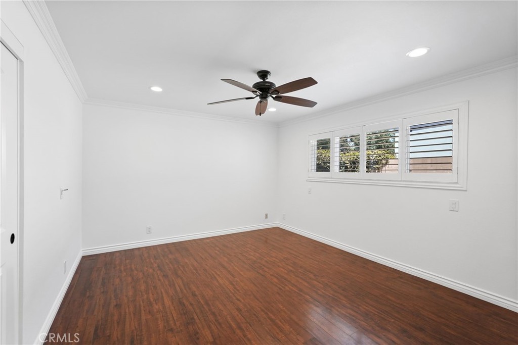 10811 Des Moines Property Photo 24