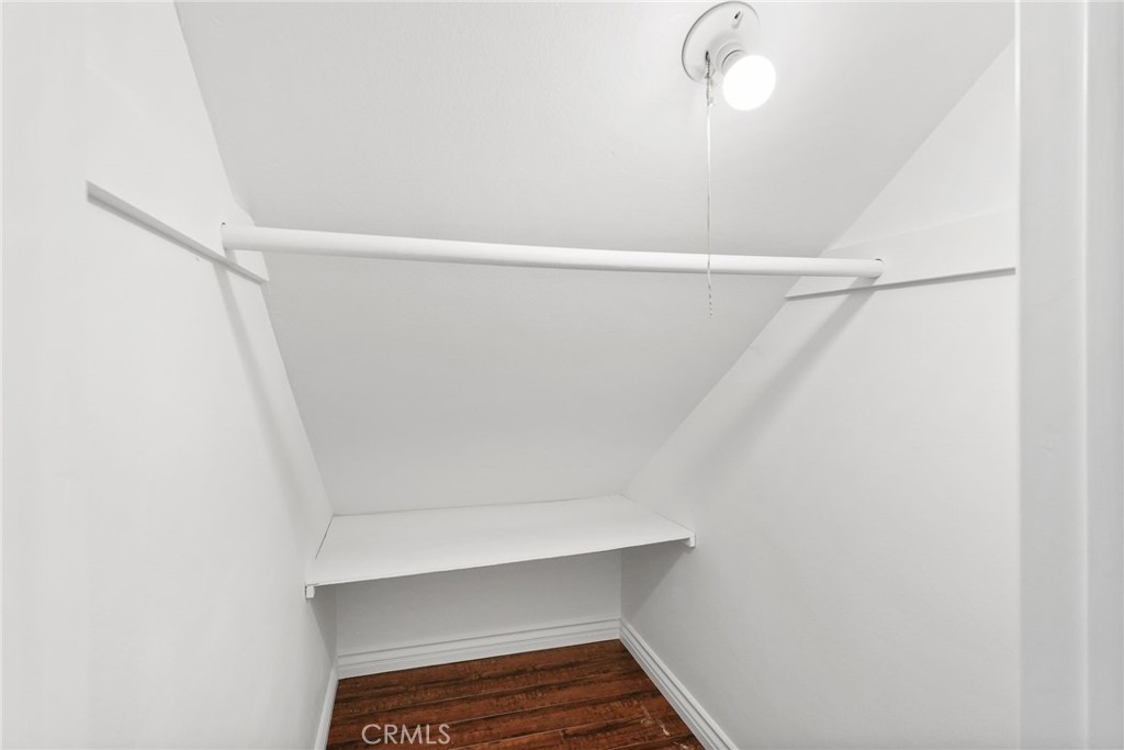 10811 Des Moines Property Photo 25
