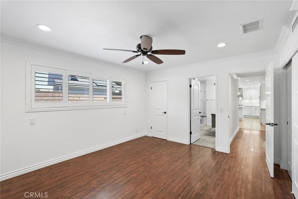 10811 Des Moines Property Photo 26