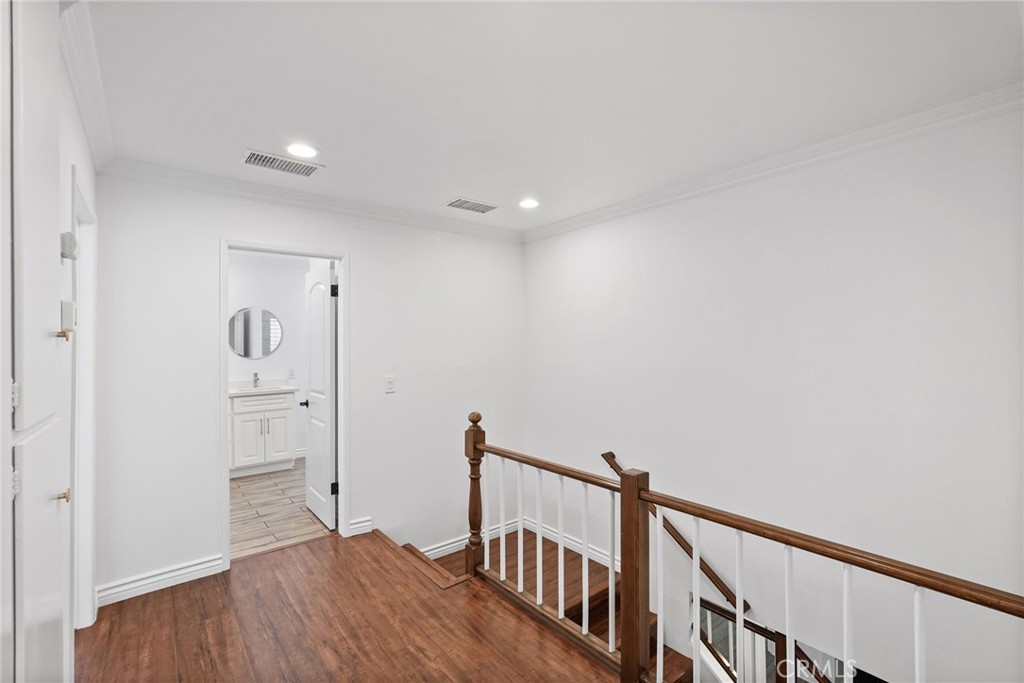 10811 Des Moines Property Photo 31