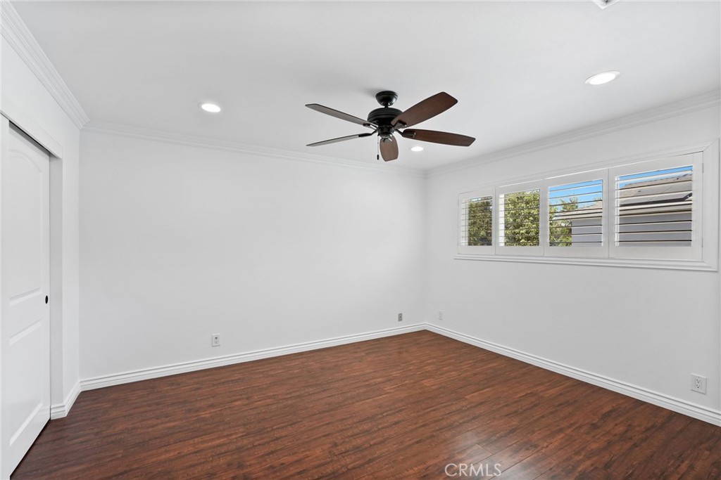 10811 Des Moines Property Photo 32