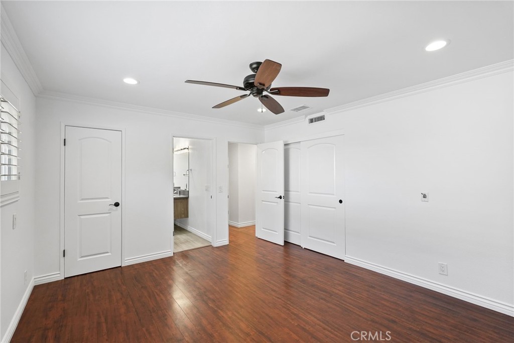 10811 Des Moines Property Photo 33