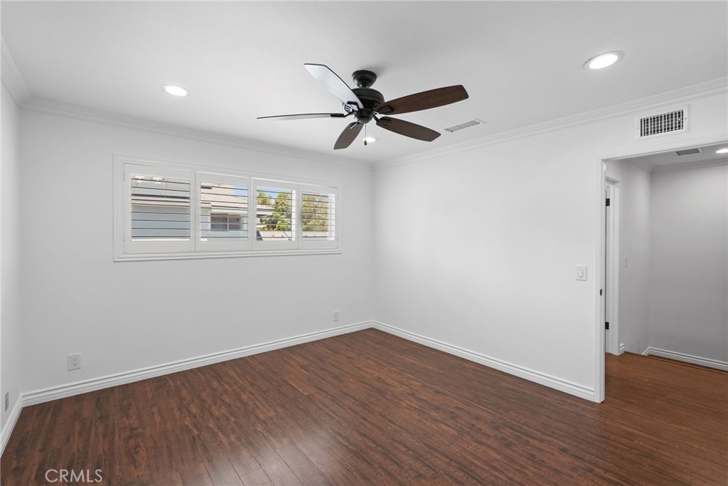10811 Des Moines Property Photo 34