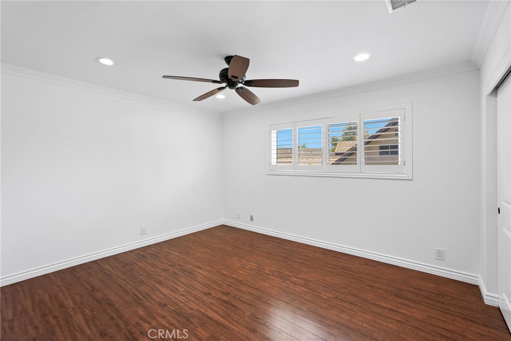10811 Des Moines Property Photo 35