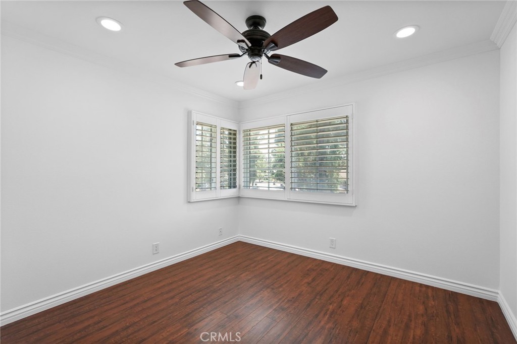 10811 Des Moines Property Photo 38