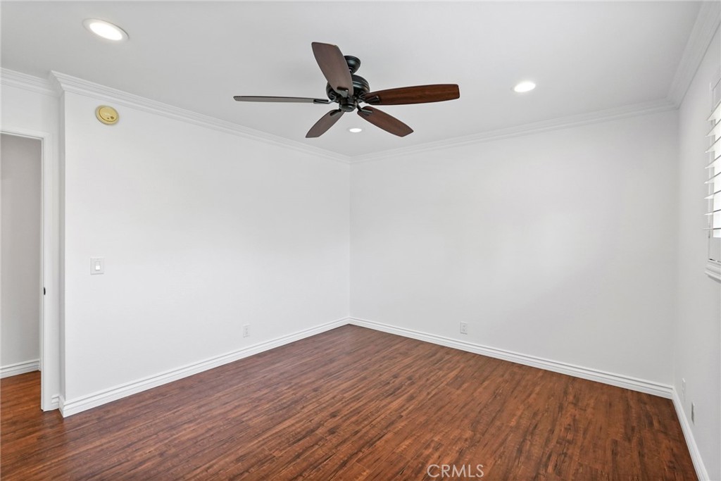 10811 Des Moines Property Photo 39