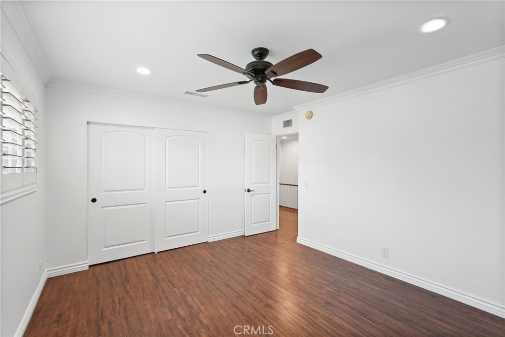 10811 Des Moines Property Photo 40