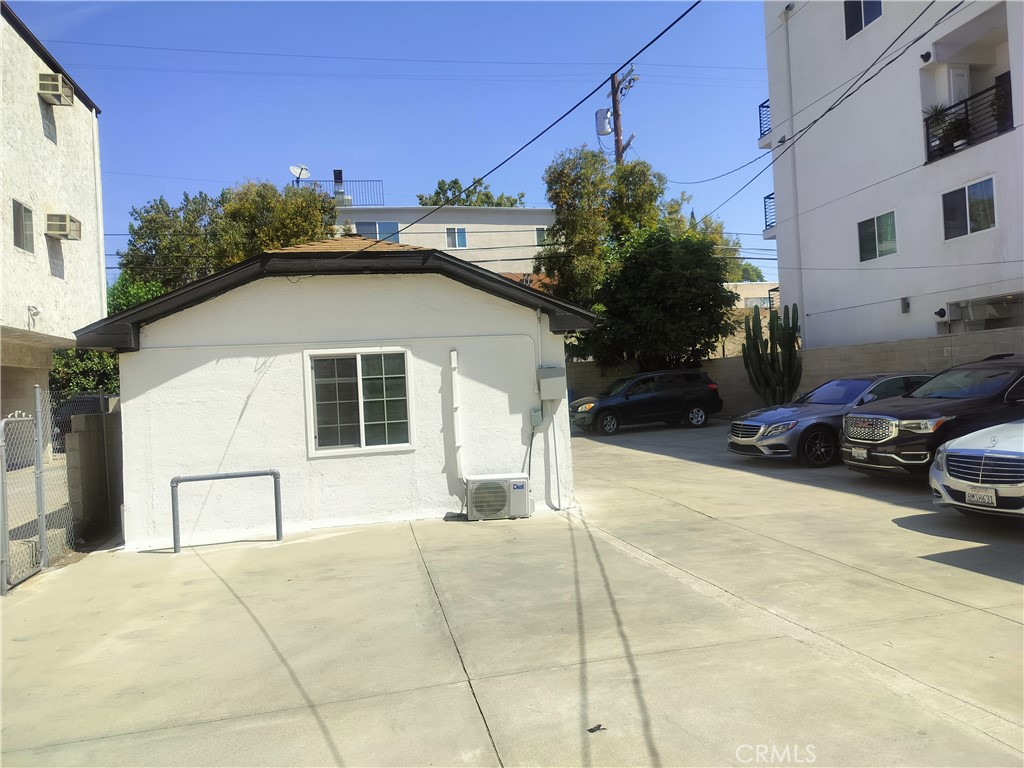 14833 Victory Property Photo 12