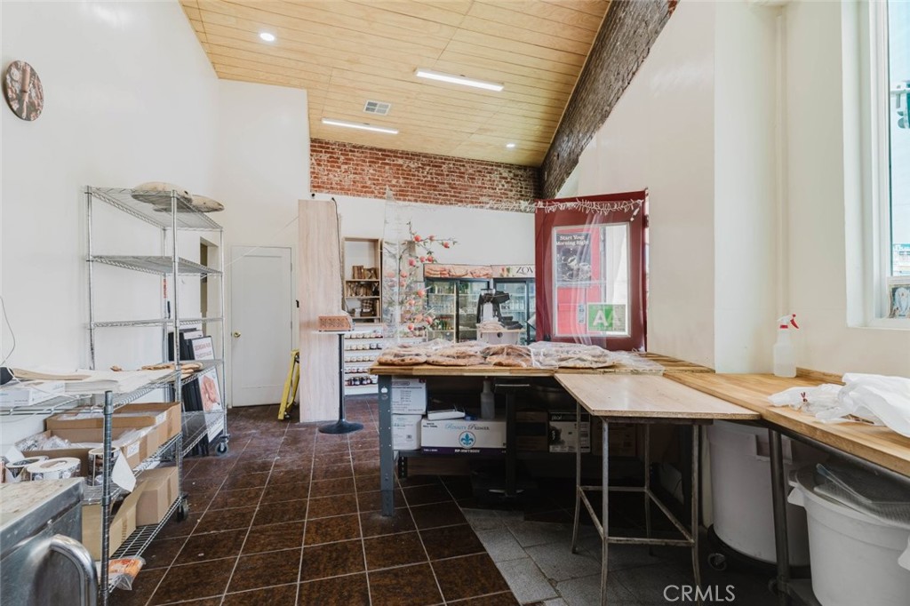 627 S Glendale Avenue Property Photo 8
