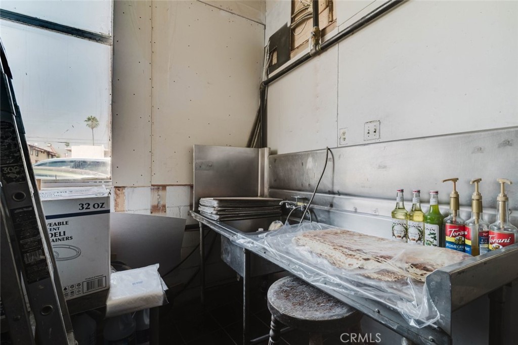 627 S Glendale Avenue Property Photo 15