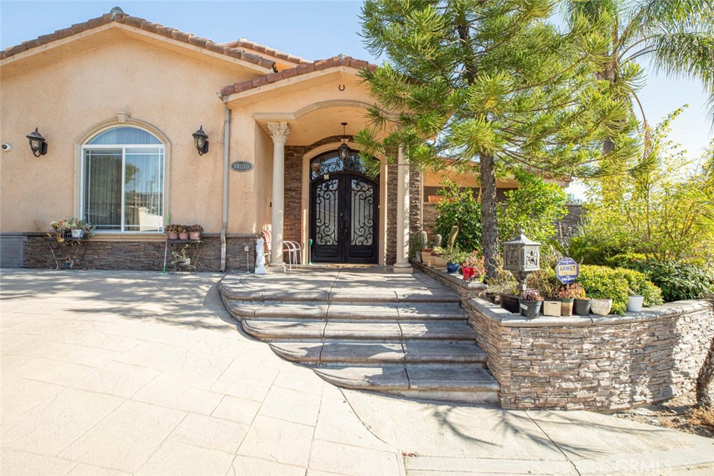 10610 Oak Tree Property Photo 3