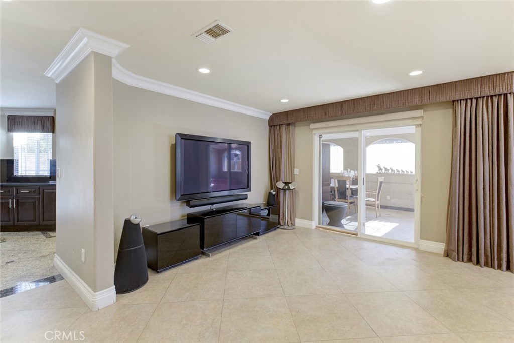 10610 Oak Tree Property Photo 8