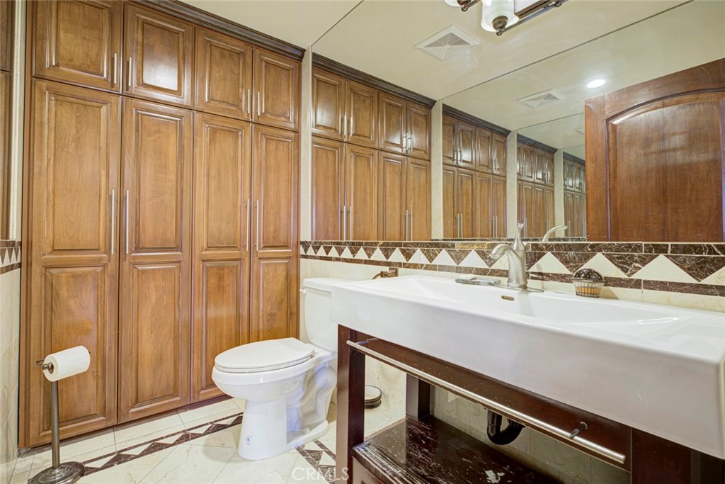 10610 Oak Tree Property Photo 18