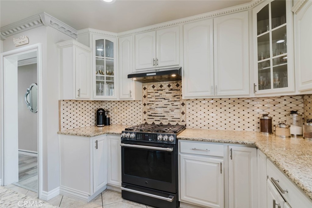 6545 Bellingham Avenue Property Photo 11