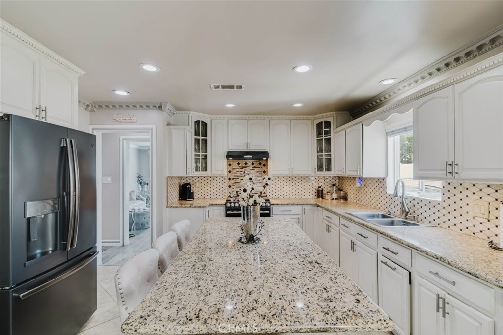 6545 Bellingham Avenue Property Photo 12