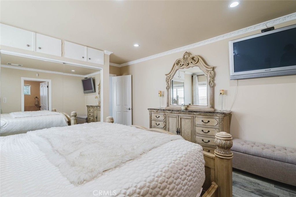 6545 Bellingham Avenue Property Photo 19