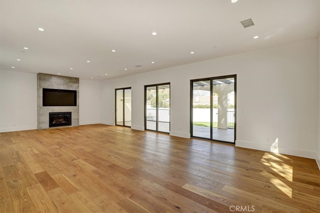 5520 Woodlake Property Photo 6