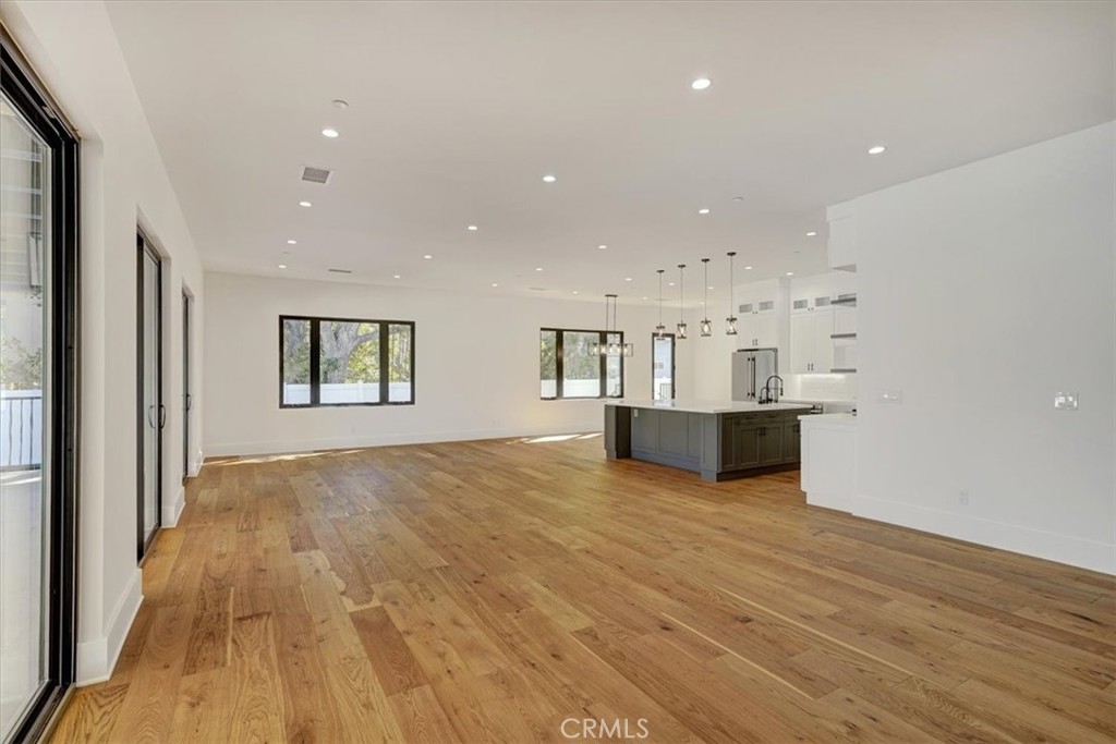 5520 Woodlake Property Photo 7
