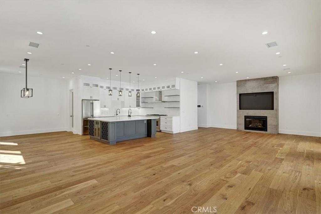 5520 Woodlake Property Photo 8