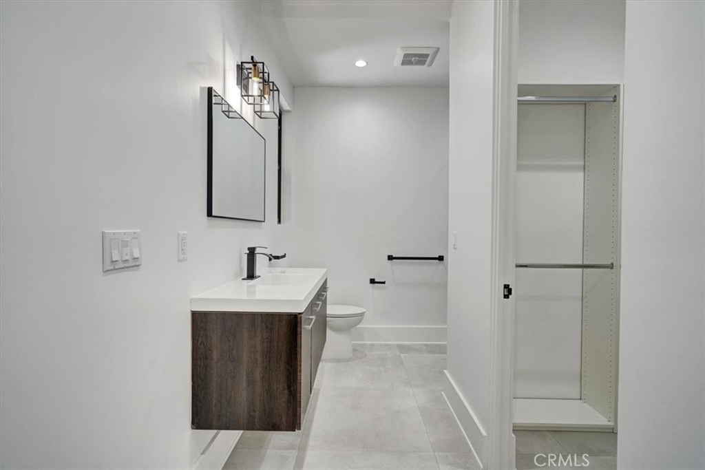 5520 Woodlake Property Photo 25