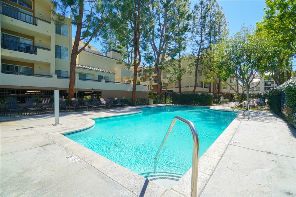 5510 Owensmouth Avenue 209 Property Photo 19