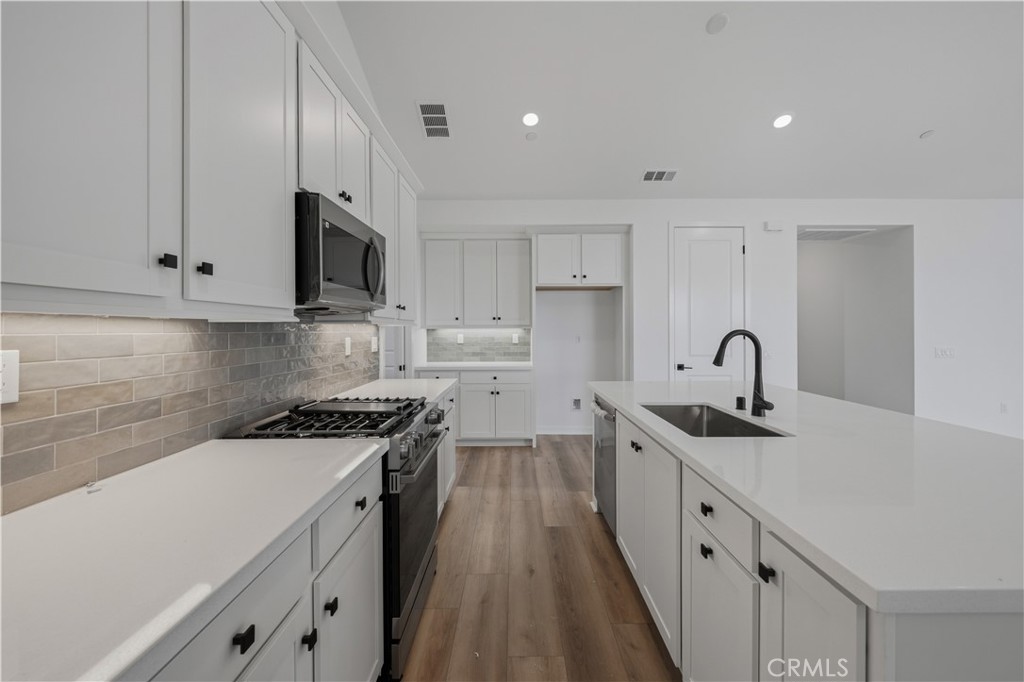 28520 Wildflower Terrace Property Photo 4