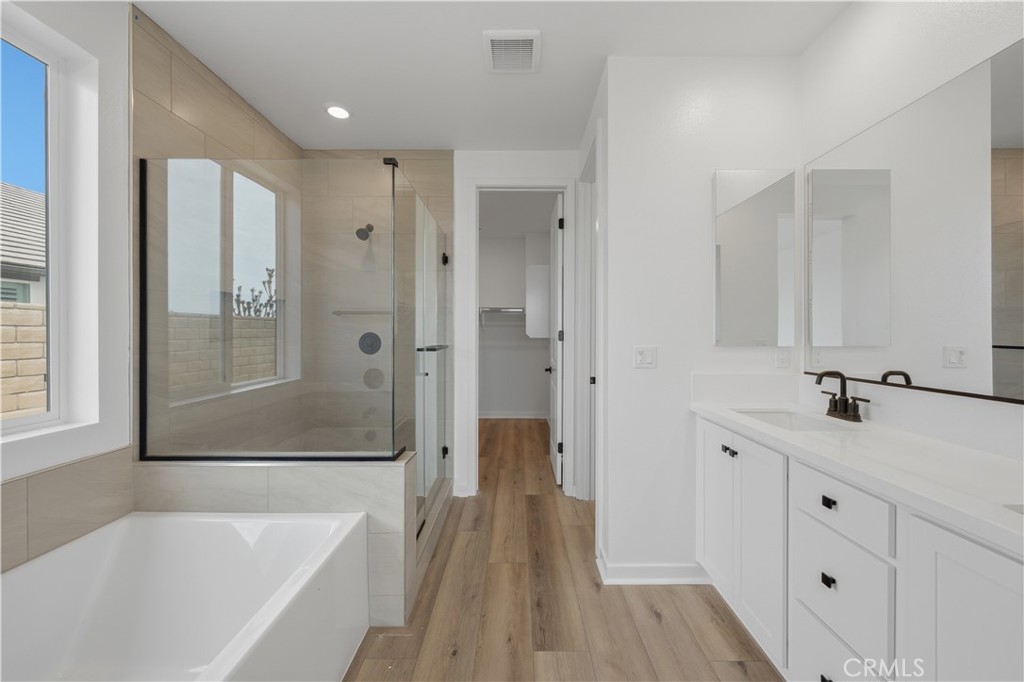 28520 Wildflower Terrace Property Photo 6