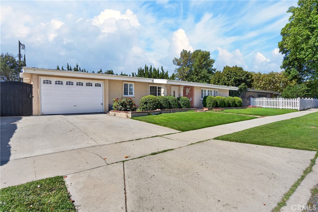 19448 Blythe Property Photo 4