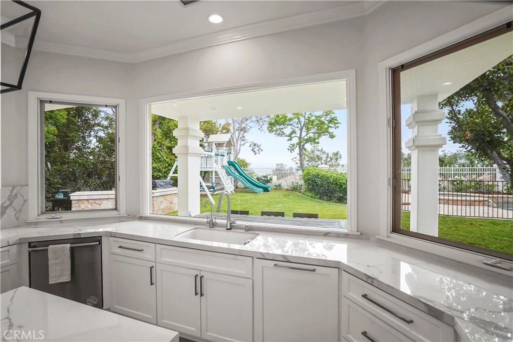 25418 Cumberland Property Photo 6