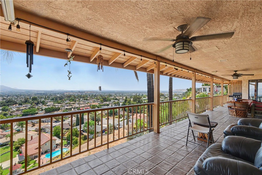 2421 Willow Property Photo 17