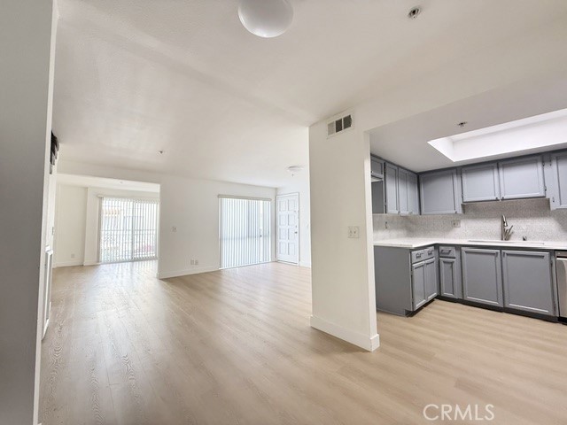 116 W Maple Unit 16 Property Photo 3