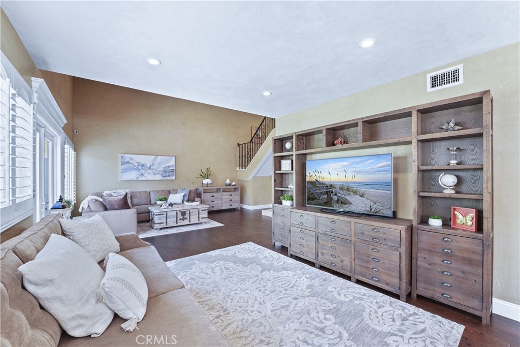 1571 W Tedmar Property Photo 8