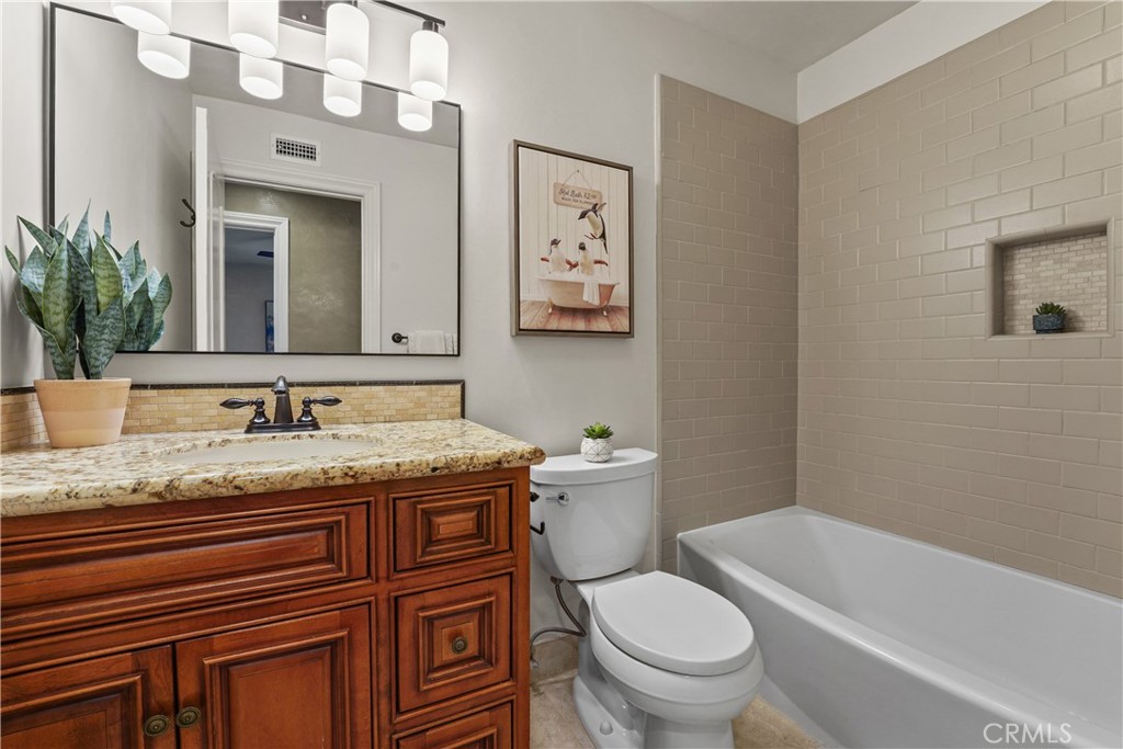 1571 W Tedmar Property Photo 18