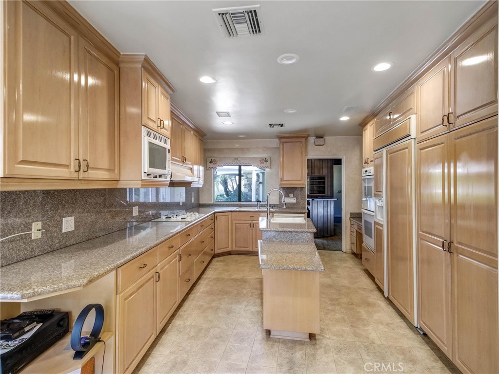 4064 Sapphire Property Photo 11