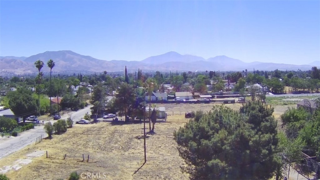 25237 Bessant St Property Photo 9