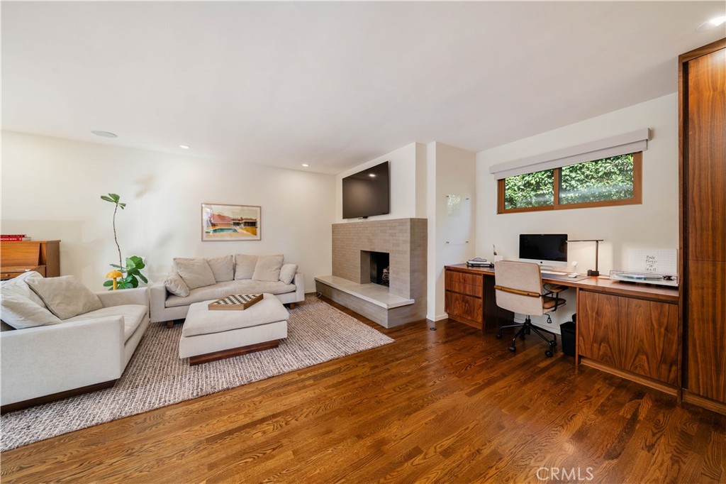 1011 W Mountain Property Photo 13