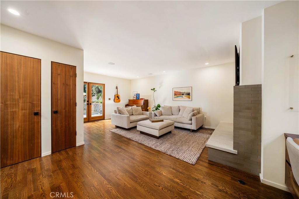 1011 W Mountain Property Photo 14