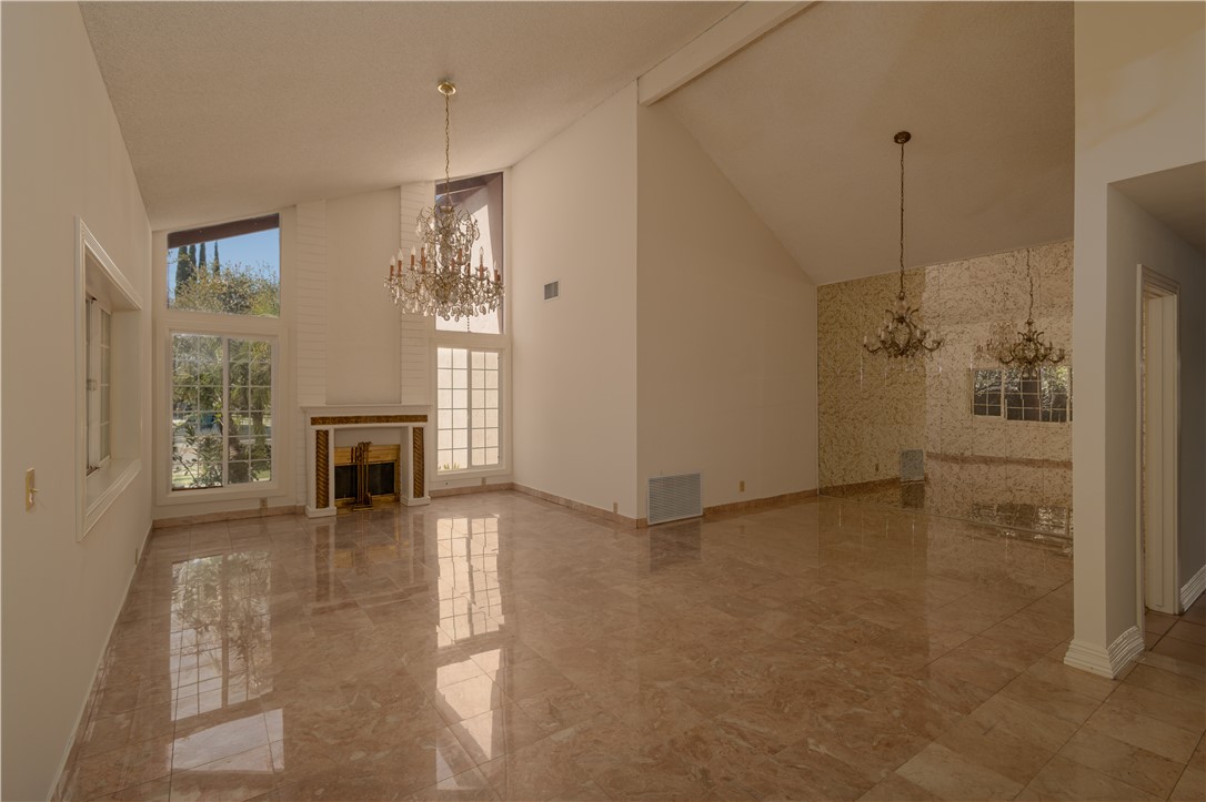 18129 Delano Property Photo 4