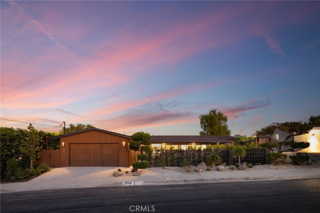5746 Mcdonie Avenue Property Photo
