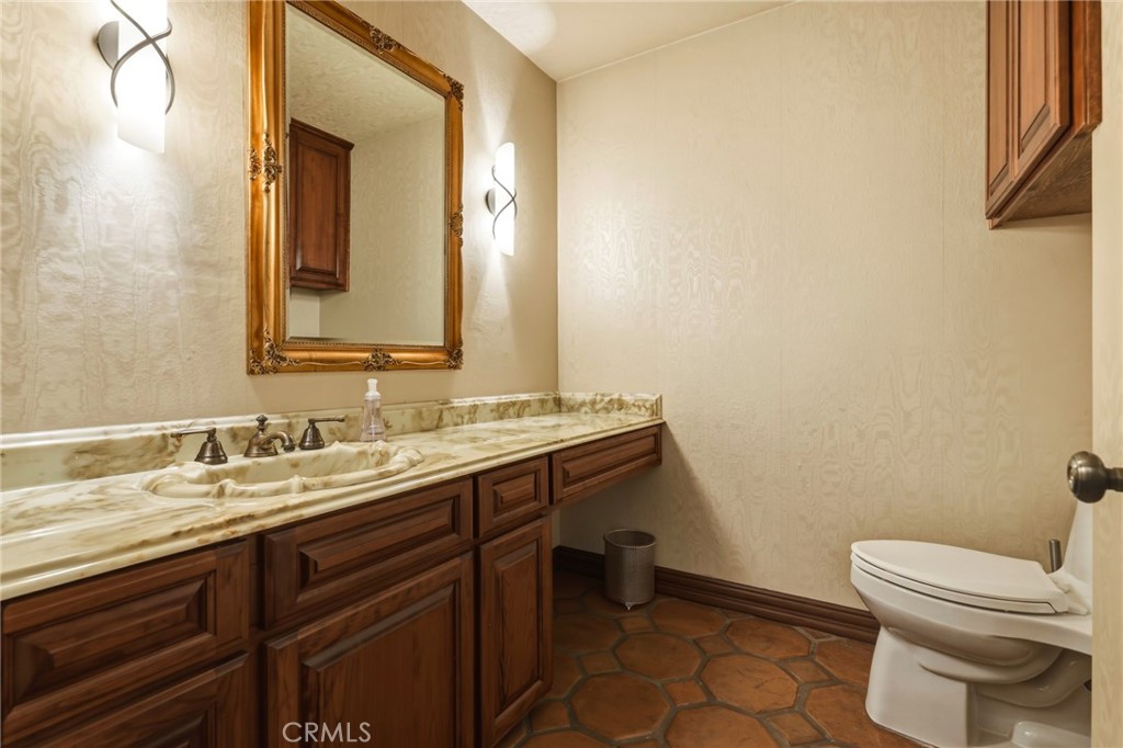 22231 Romar Street Property Photo 7