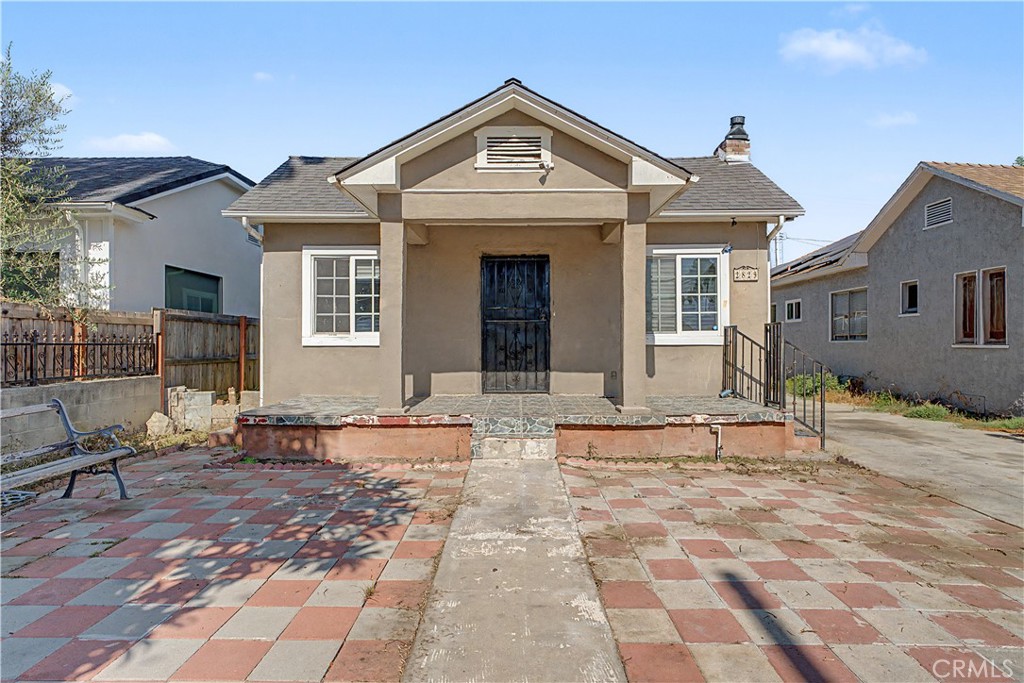 2829 S Rimpau Property Photo 1