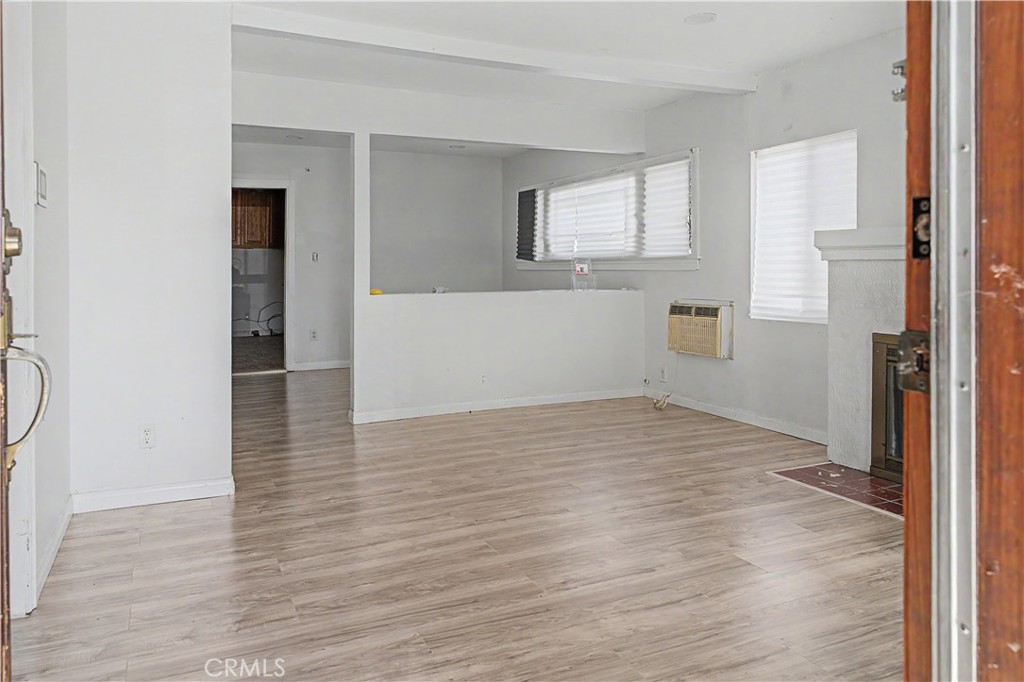 2829 S Rimpau Property Photo 2