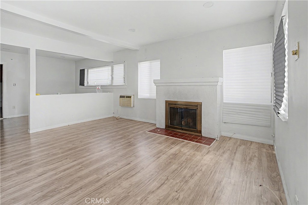 2829 S Rimpau Property Photo 3