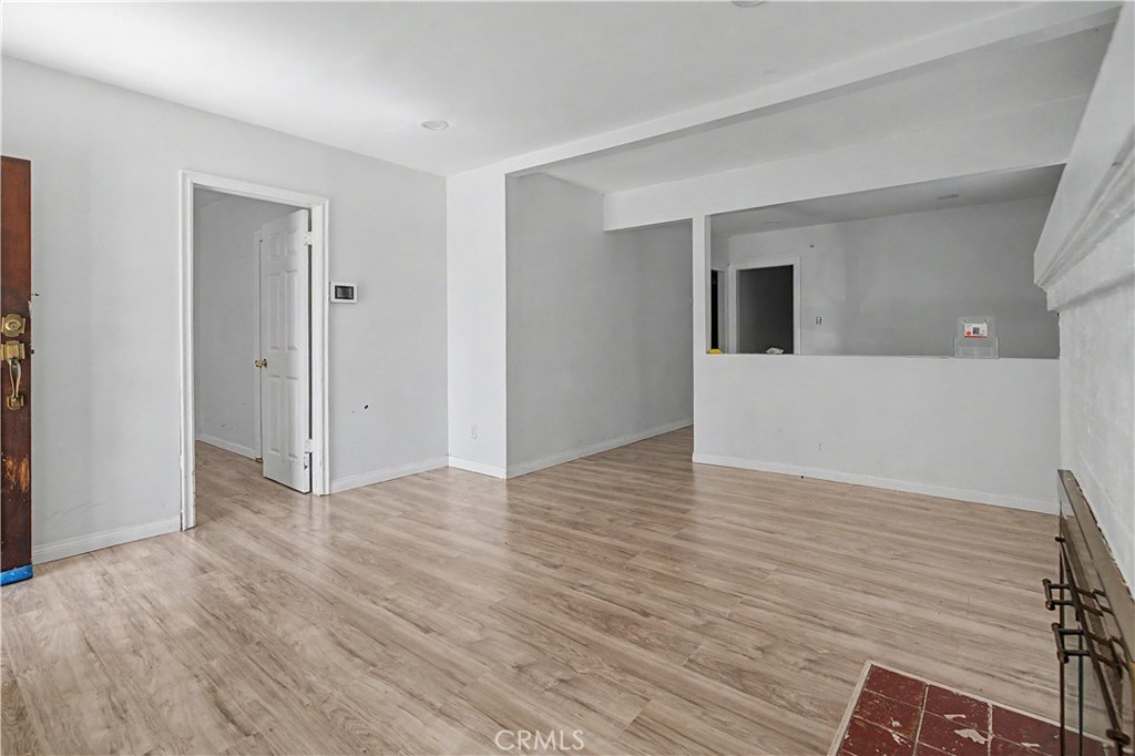 2829 S Rimpau Property Photo 5