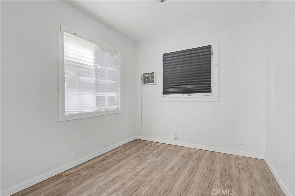2829 S Rimpau Property Photo 12