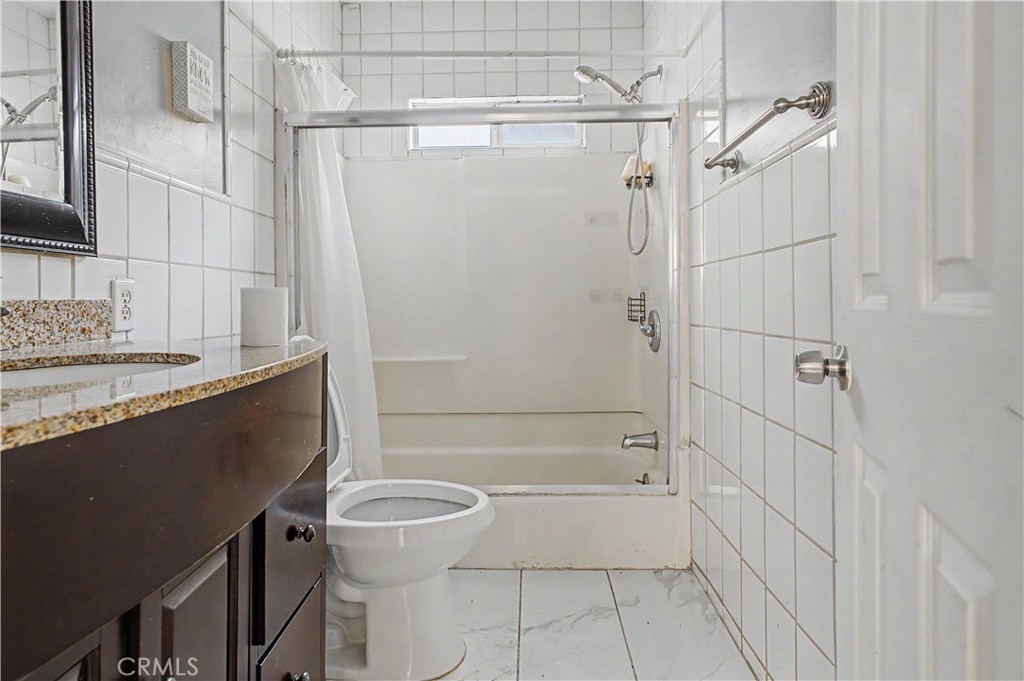 2829 S Rimpau Property Photo 17