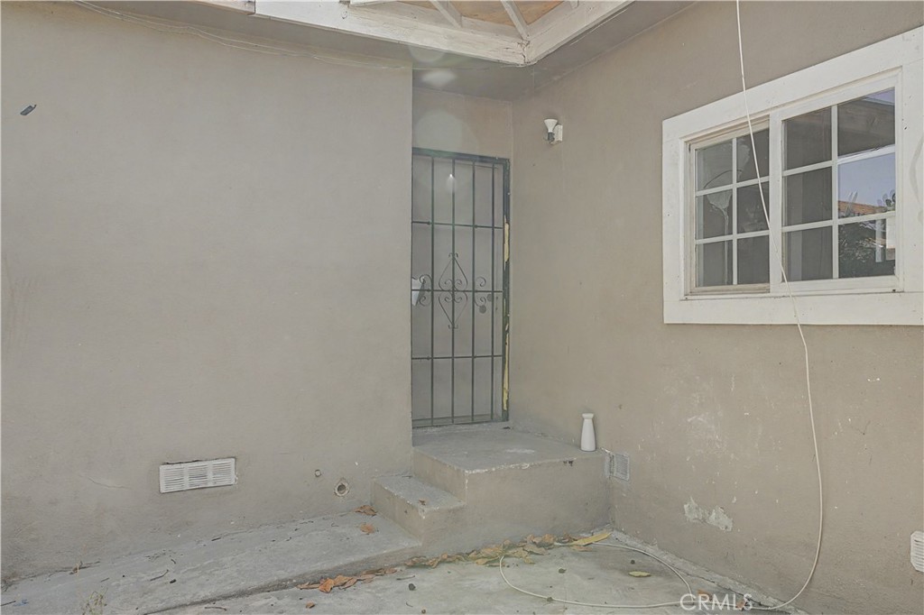 2829 S Rimpau Property Photo 19